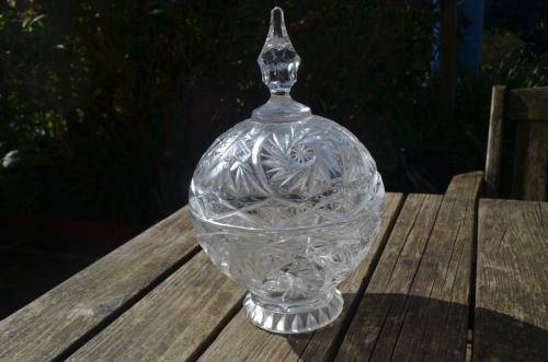 Kristallen bonbonnière in prima staat