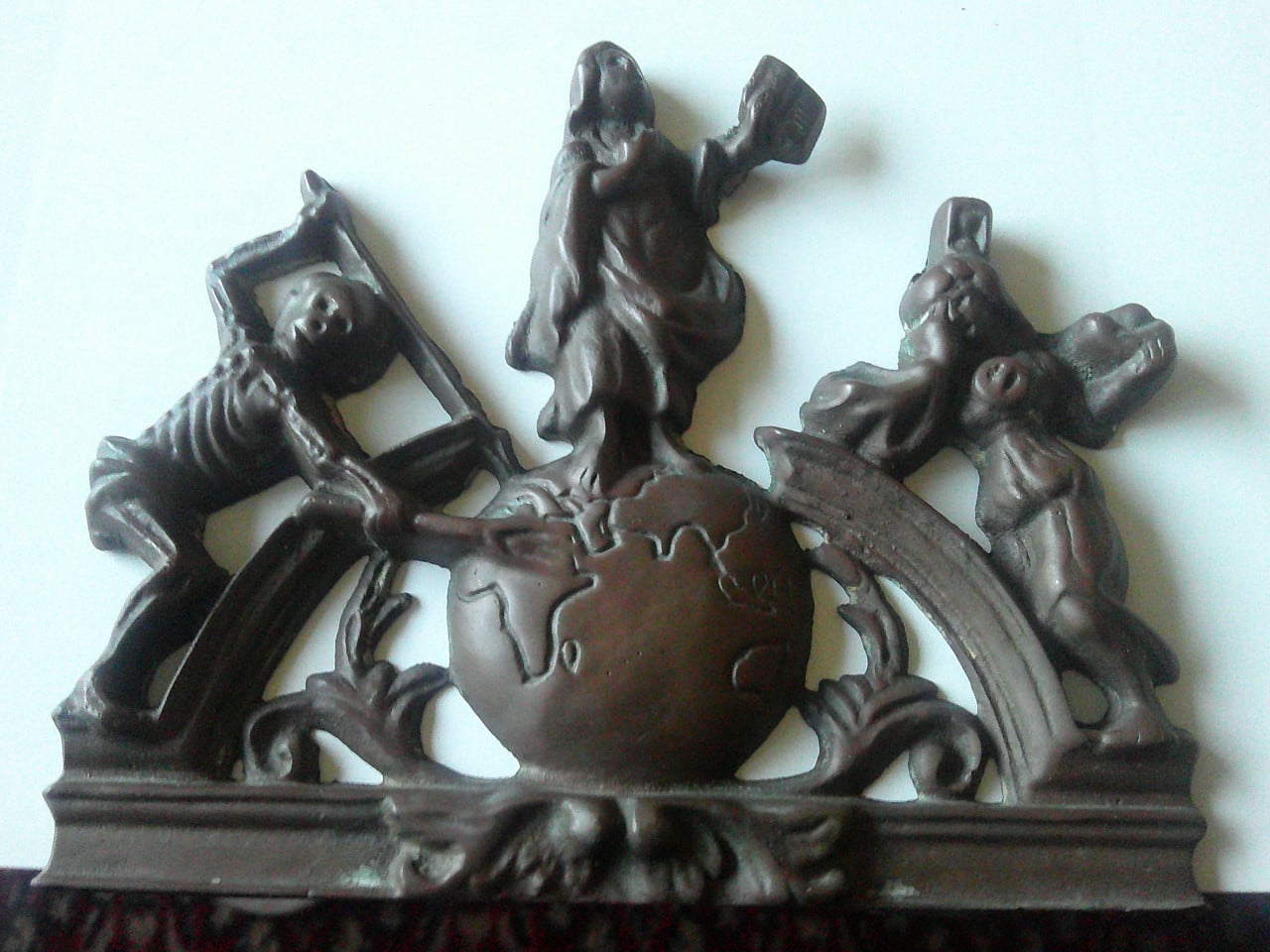 19 DE EEUWS BRONZEN ORNAMENTJE