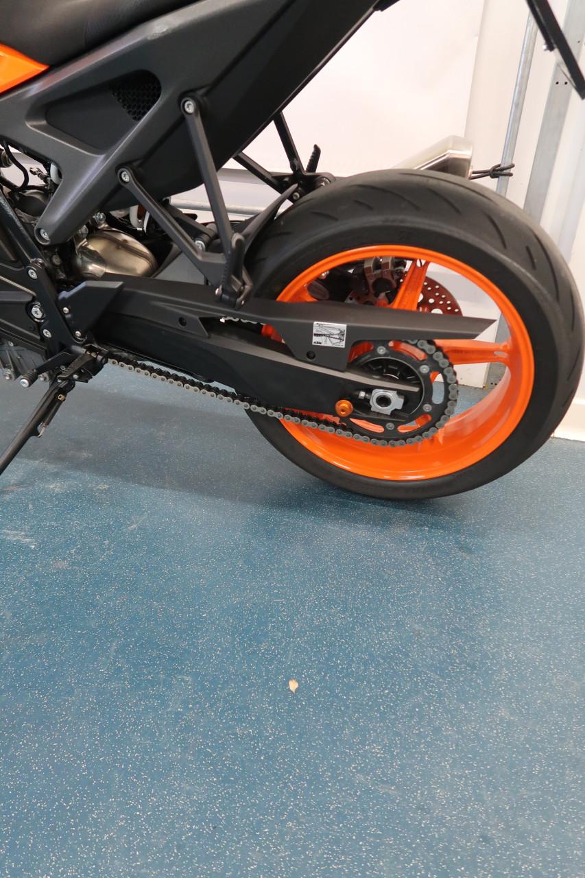 KTM 990 Duke 2024 in nieuwstaat slecht 1900km