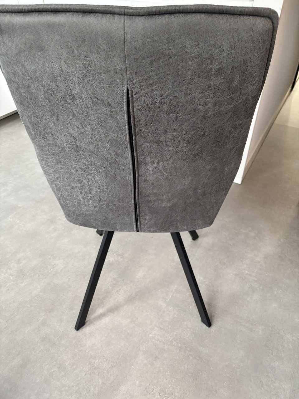 Eettafel met stoelen en salontafel