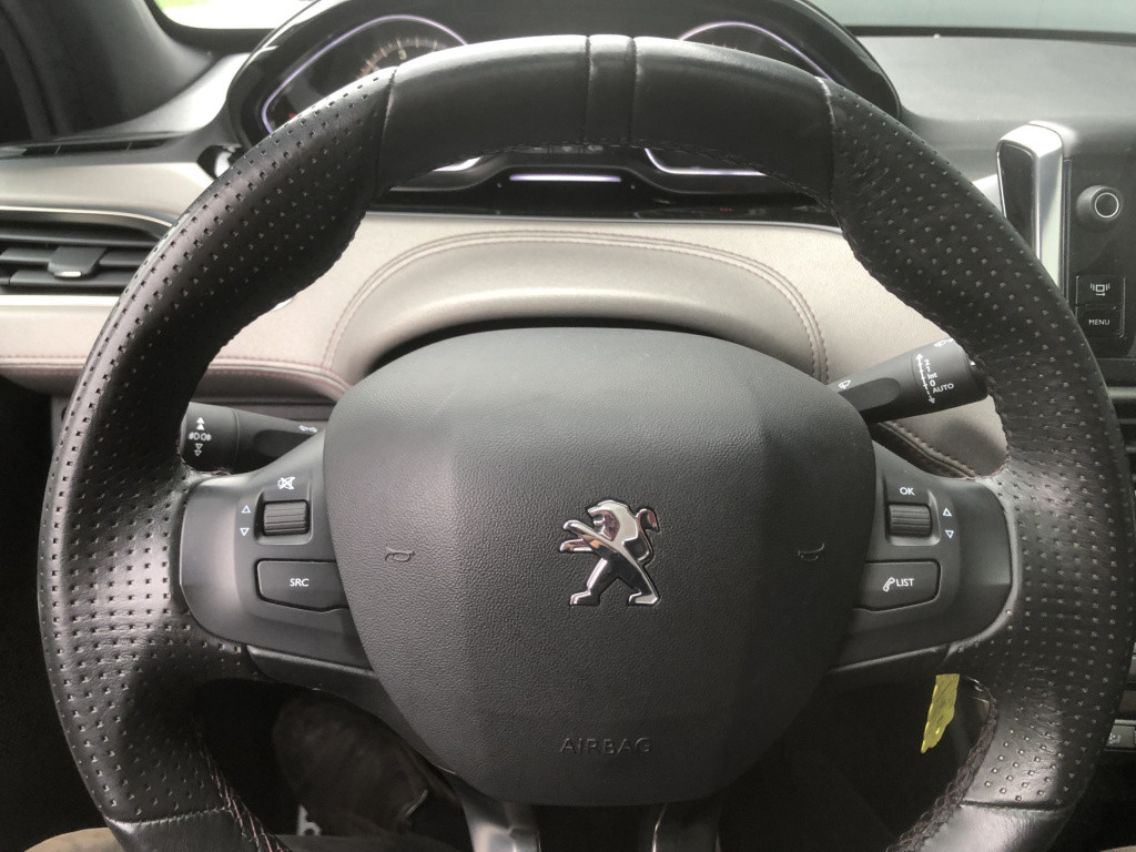 Peugeot 208 1.6 vti 120pk panoramdak 3-drs