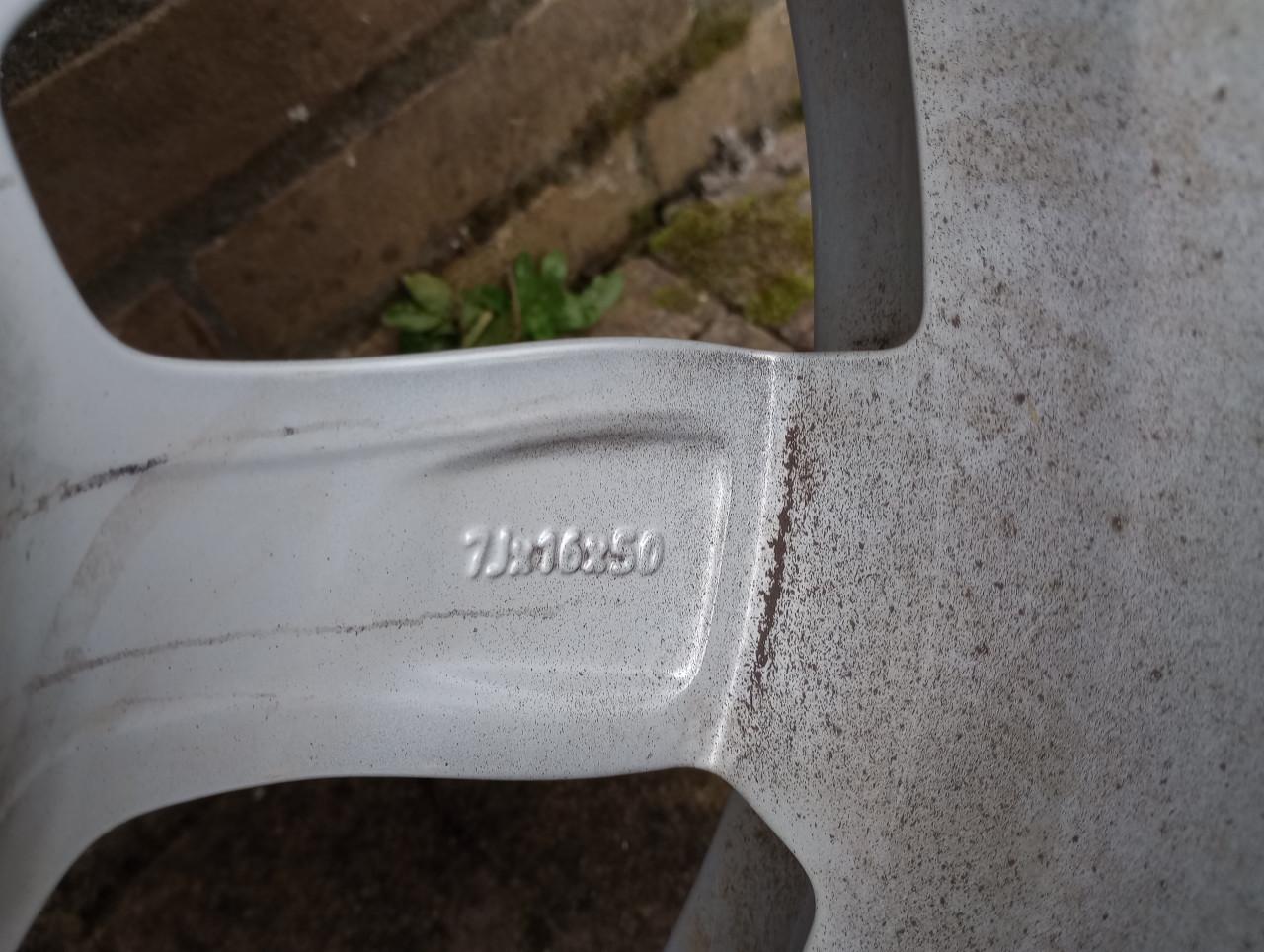 Volvo V60 velgen met Dunlop Winter Sport 5