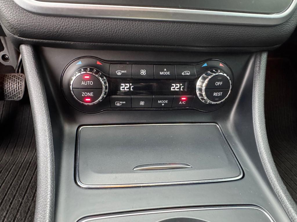 Mercedes-Benz Cla 200 urban automaat , apple-carplay , achteruitrijcamera ,