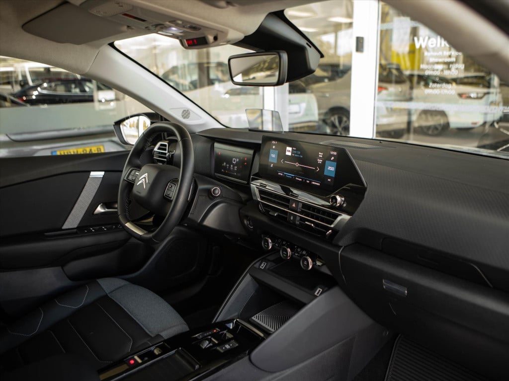 Citroen C4 1.2 puretech 130pk shine automaat | navigatie | hud | stoelverwa