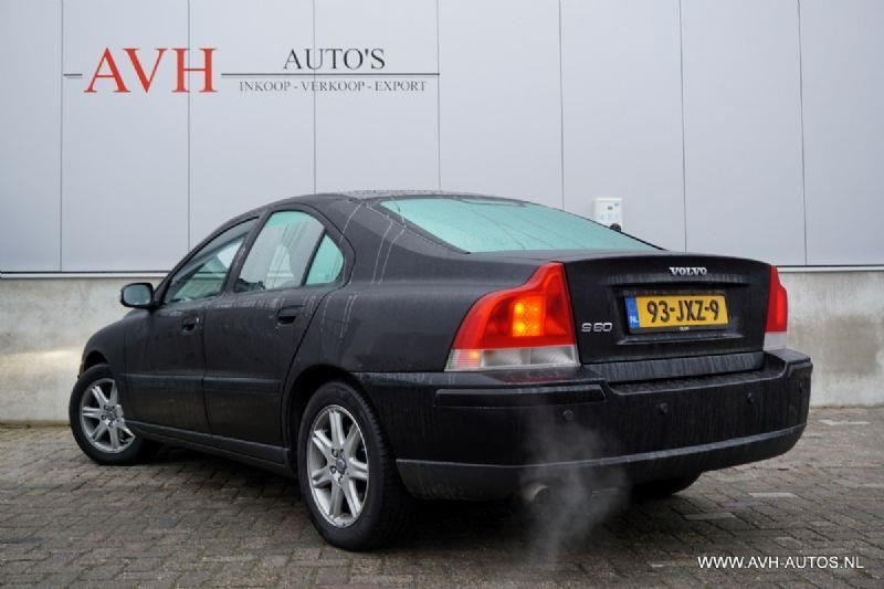 Volvo S60 2.4d, leer + clima!