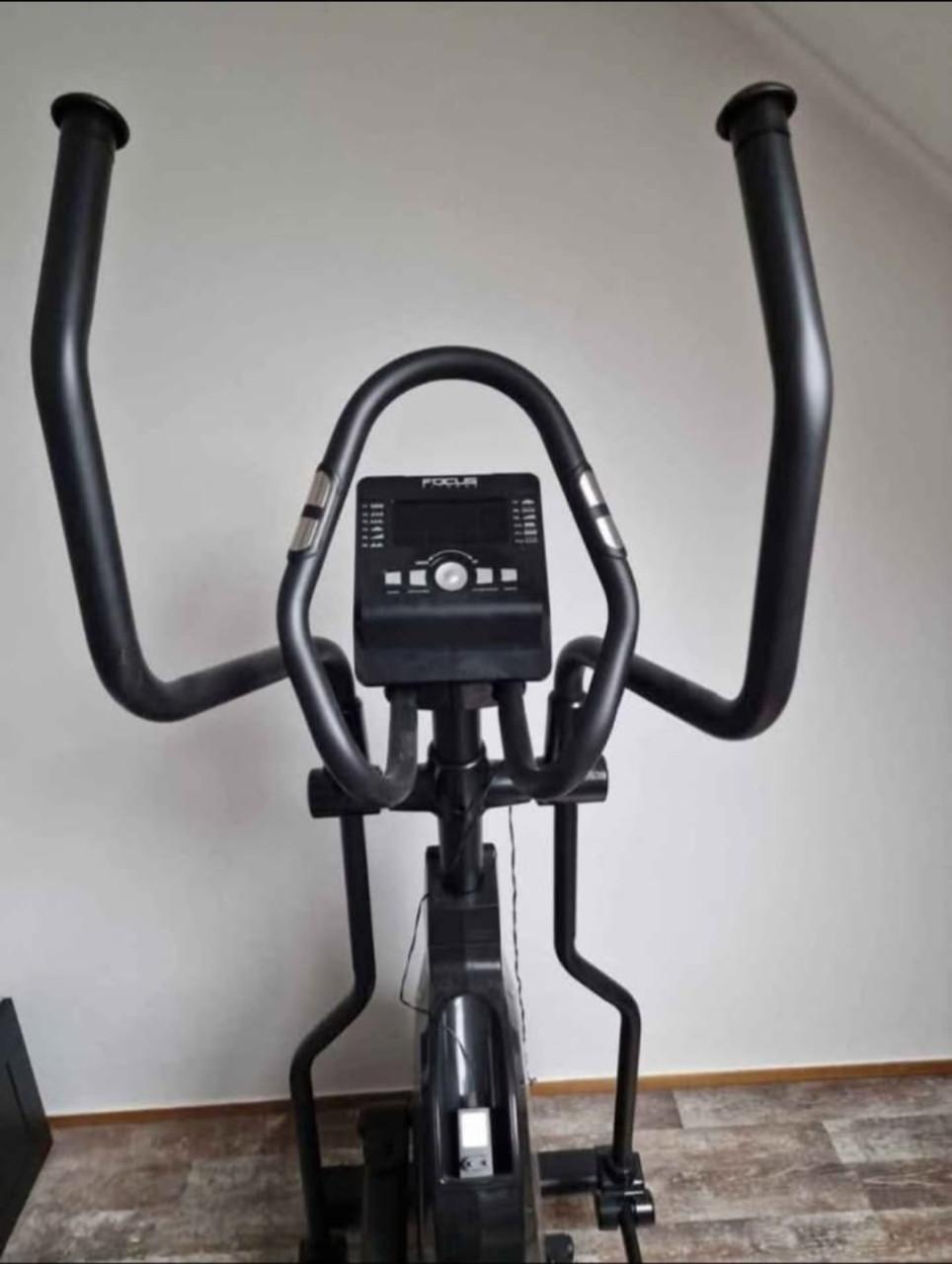 Focus Fitness Fox 4 crosstrainer