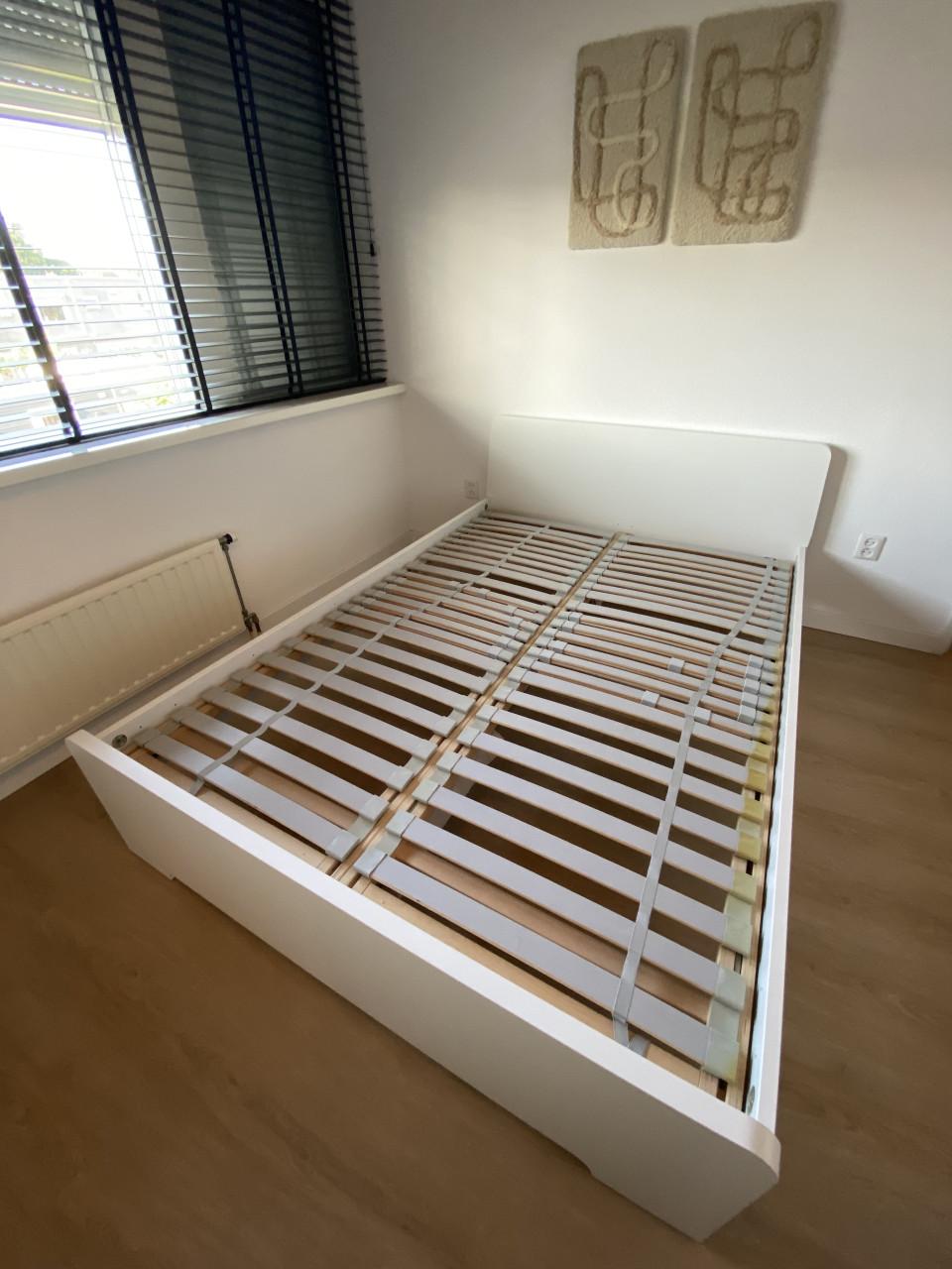 Bed 140x200 cm wit met verstelbare bodems