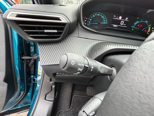 Peugeot 2008 1.2 hybrid 110pk e-dcs6 business apple carplay & android auto 