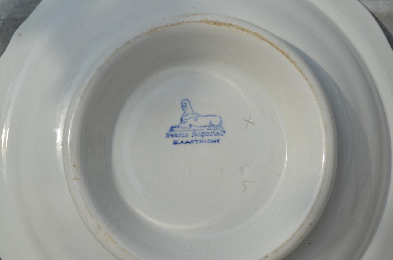 2 Aardewerk dekschalen Regout Maastricht