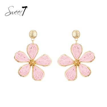 Roze bloemen oorhangers van Raffia