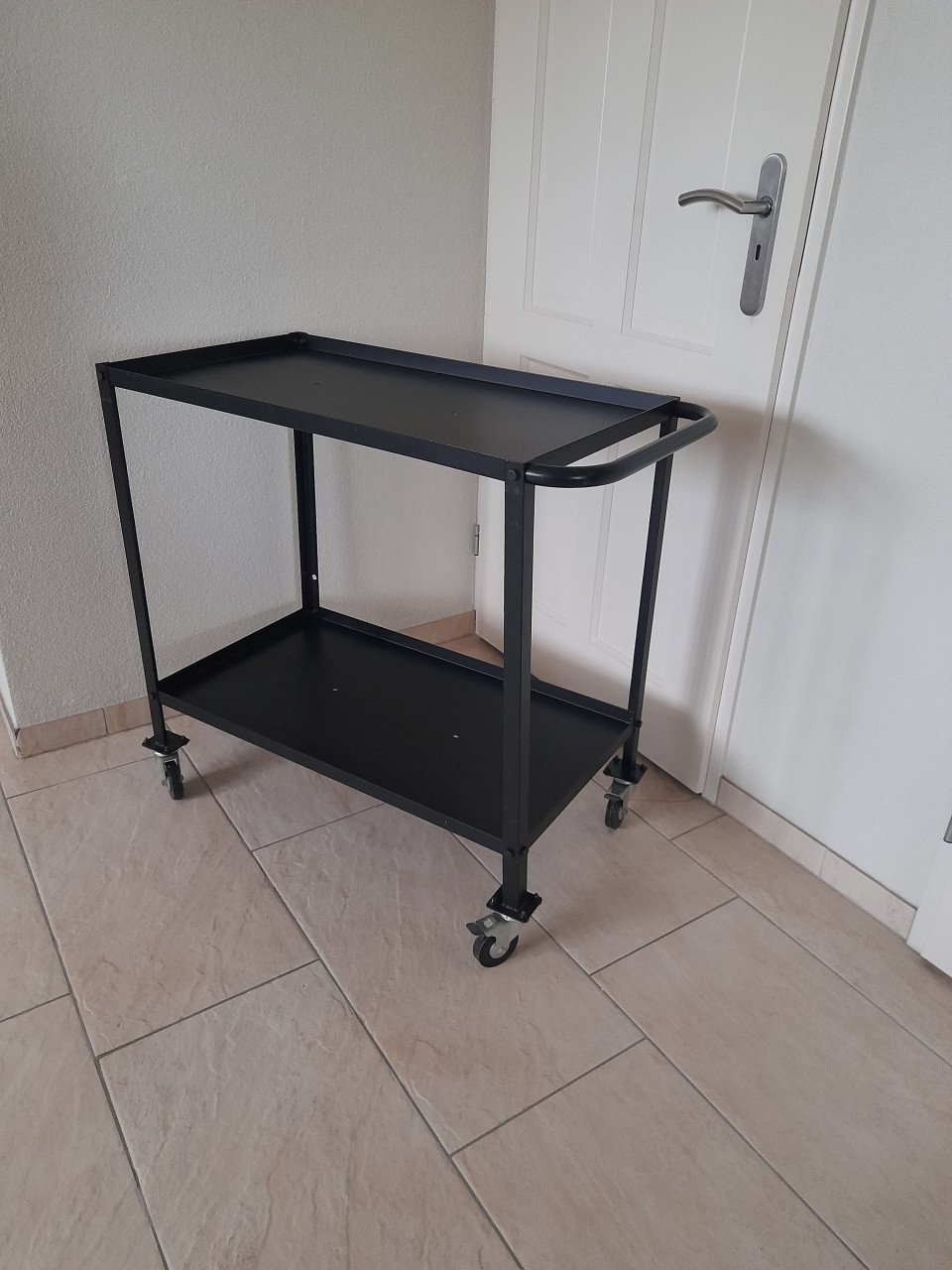 Zwarte Trolley / serveerwagen (in goede nette staat ) 89 x 45 x 82H
