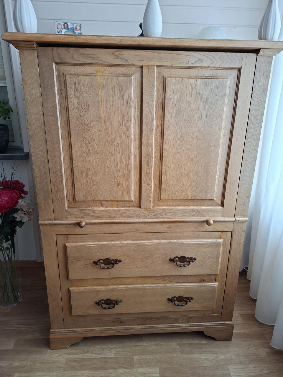 Mooie zwaren Eiken kast