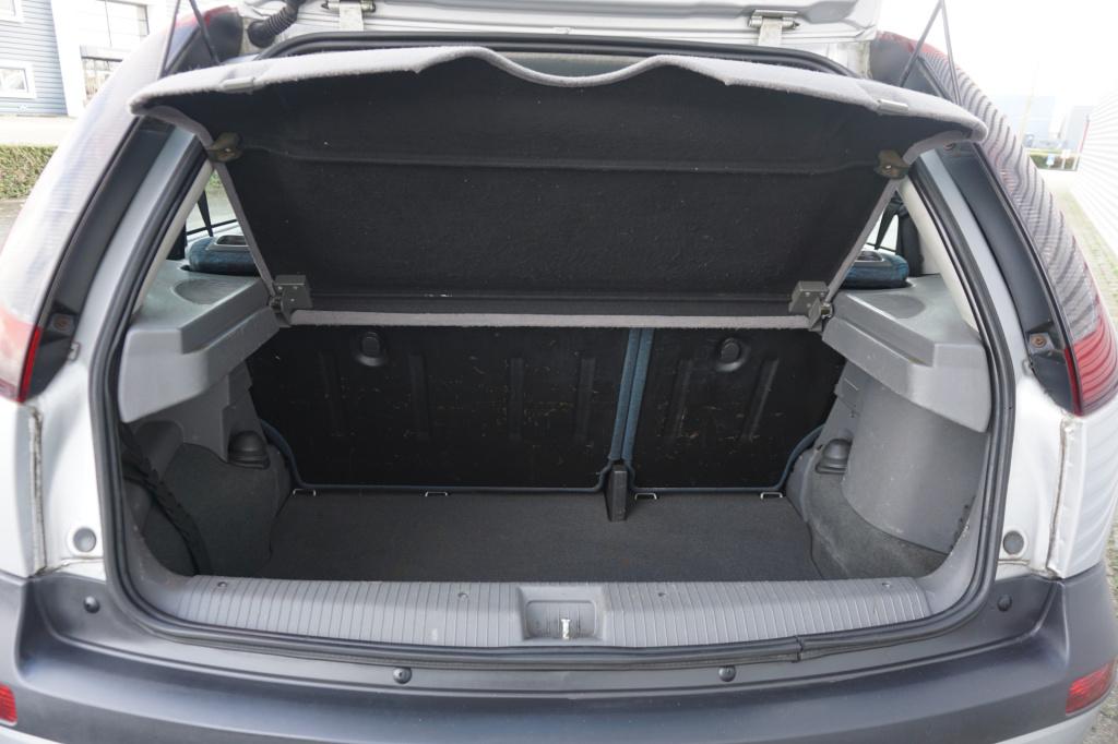 Opel Corsa 1.4-16v comfort elektr. ramen / trekhaak / apk t/m 18-03-2027