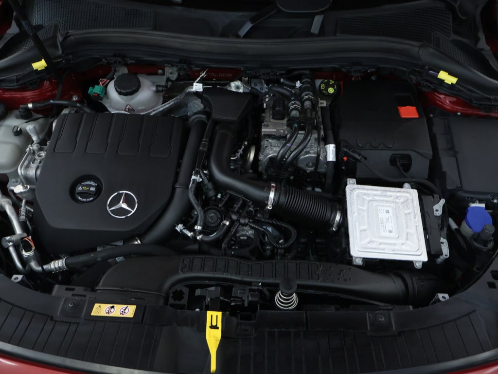 Mercedes-Benz Gla-klasse 250 e business solution luxury line apple carplay 