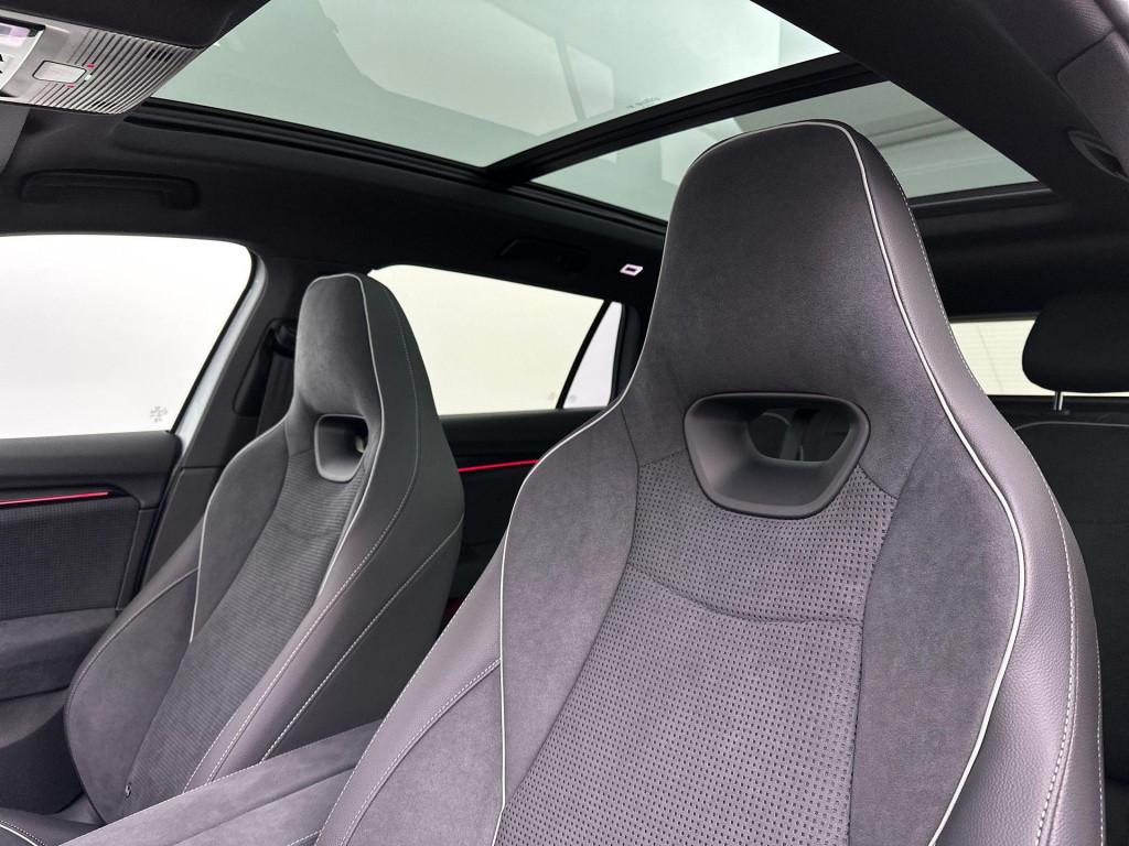 Skoda Superb sportline business 1.5 tsi phev 150 kw / 204 pk co