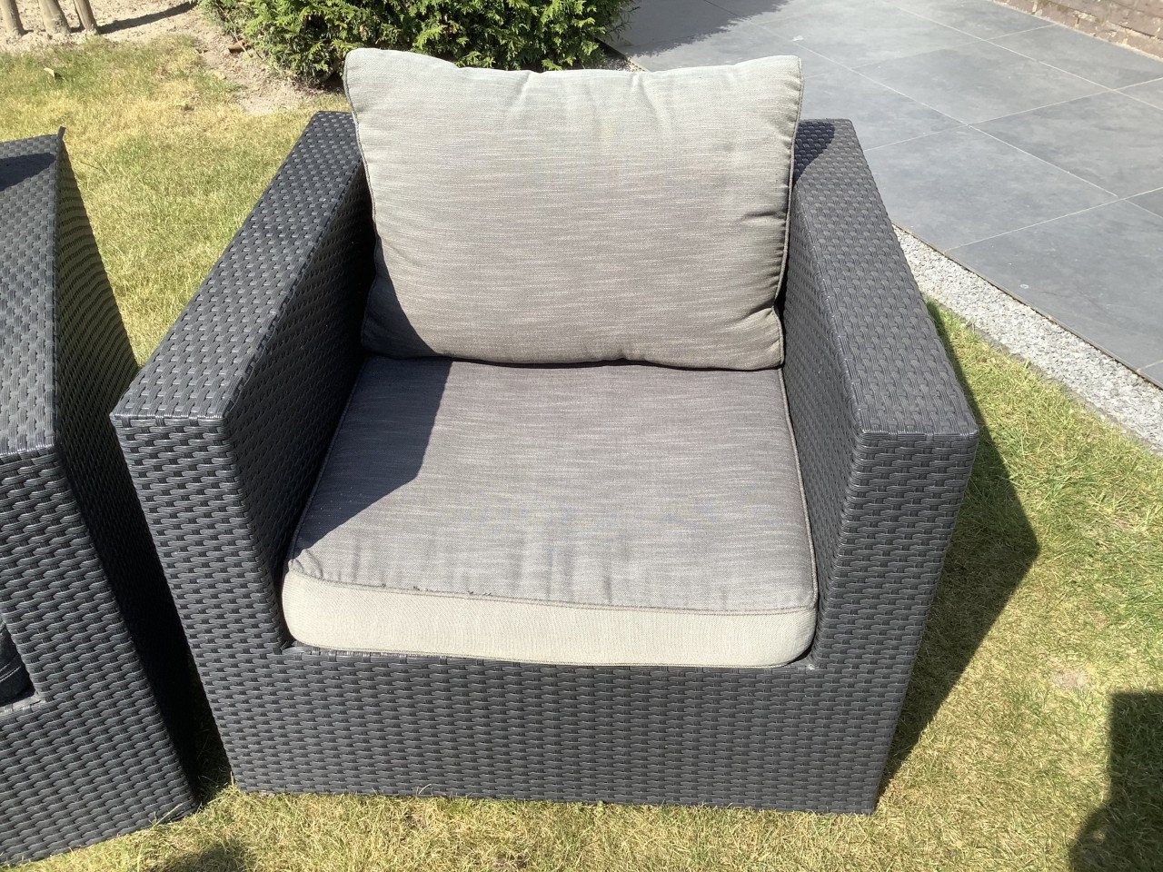 Loungeset pitriet zwart met kussens, hoekbank.