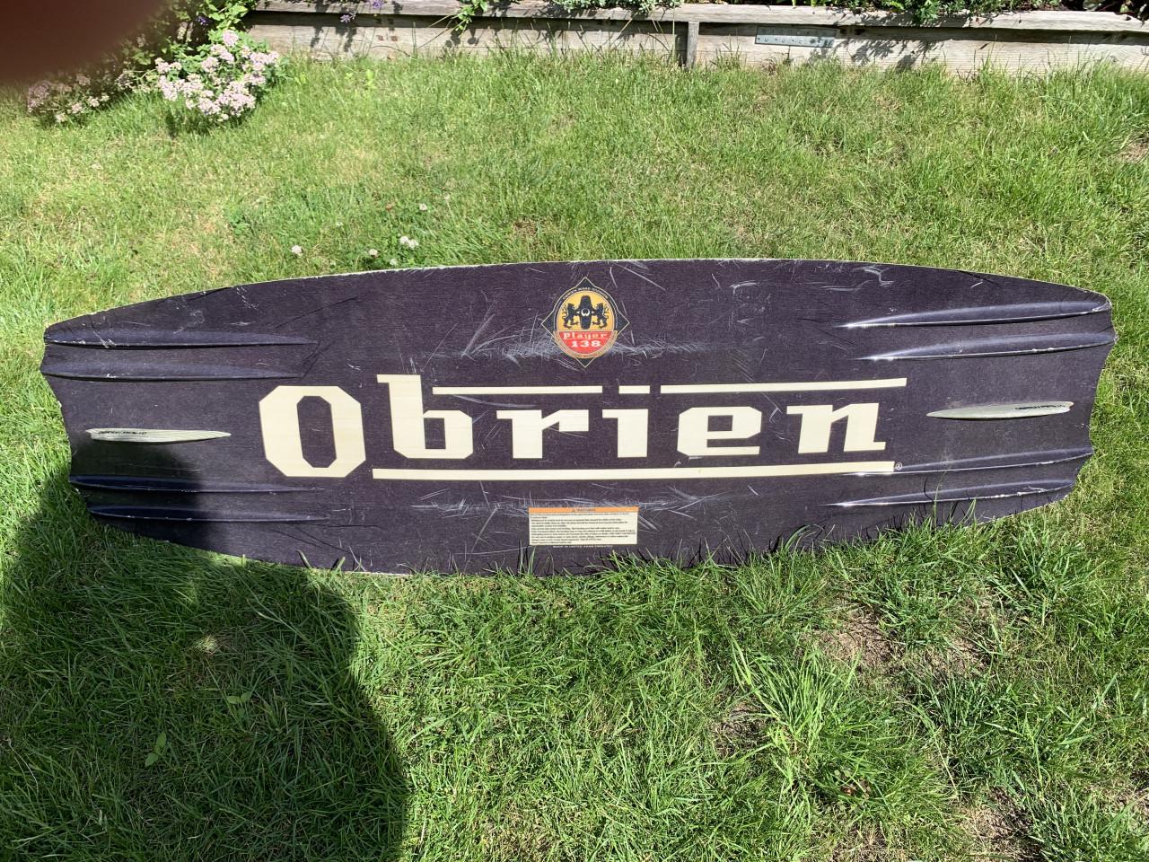 O'Brien wakeboard, model Player 138,bijpassende bindingen en een paar hands