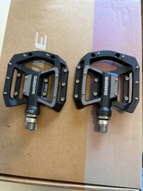 Shimano flat pedals Gr500