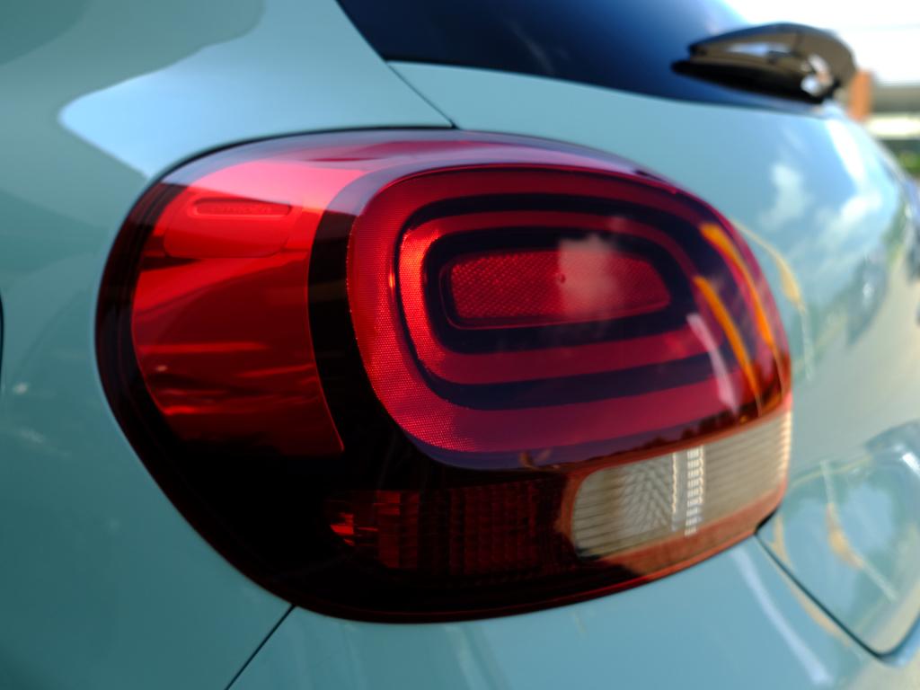 Citroen C3 1.2 puretech 82pk s&s shine | panodak | cruise control | airco |