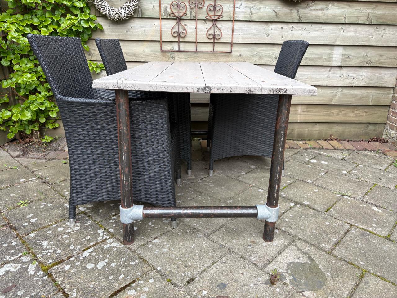 Tuinstoelen en tafels