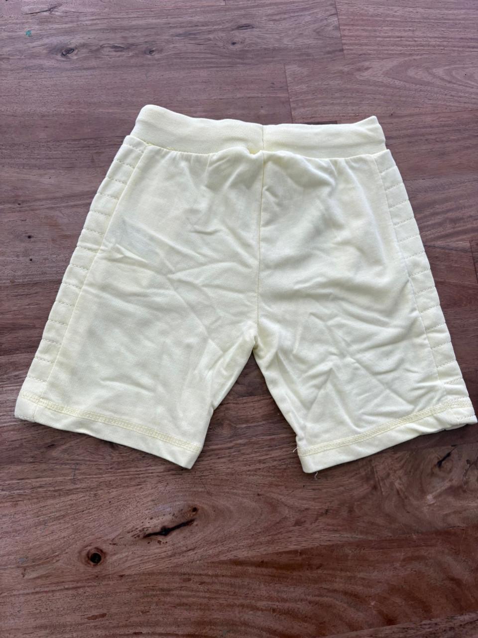 Korte broek maat 122-128.