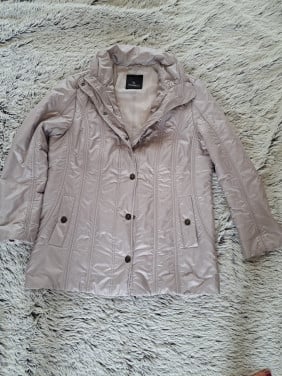 Jas zomer beige Isabell maat 40 valt ruim