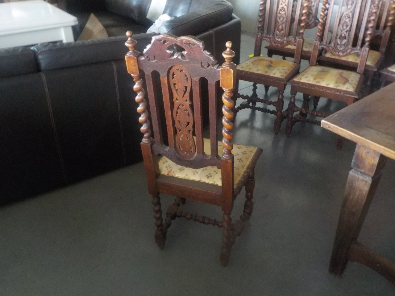 6 antieke stoelen in goede staat opruimprijs 175 euro