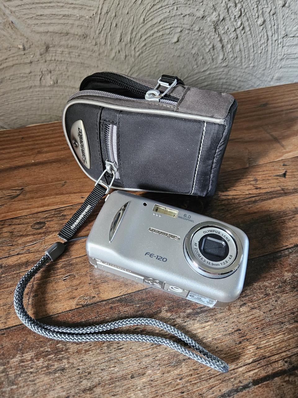 Olympus FE-120 Digitale Camera met 6.0 Megapixel en Tasje