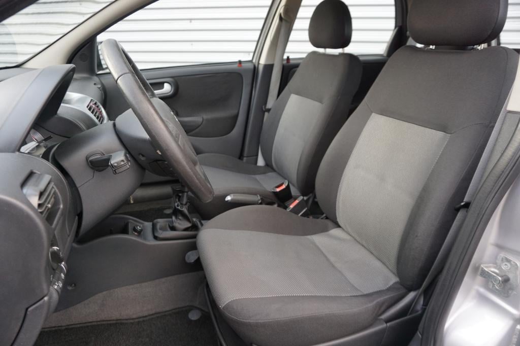 Opel Corsa 1.2-16v silverline airco / elektr. ramen / parkeersens. / lm vel