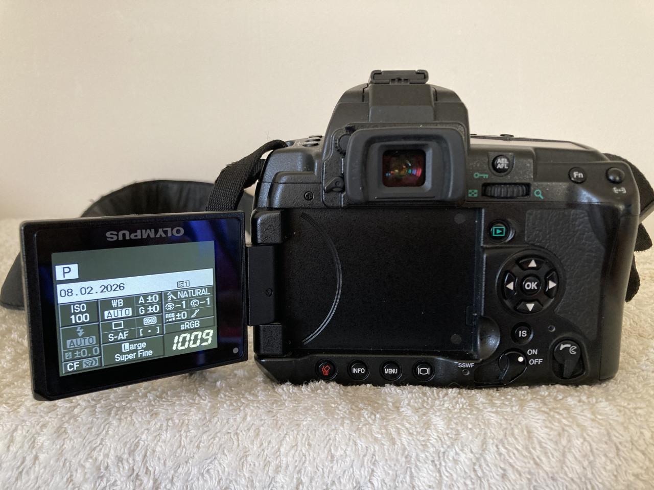 Olympus E-3 met van alles erbij