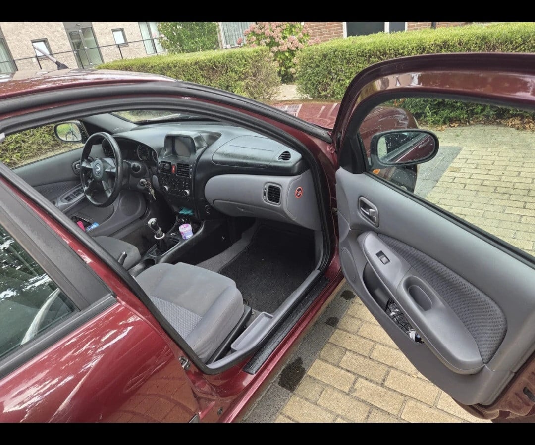 Nissan  Almera 1.5 5D 2003