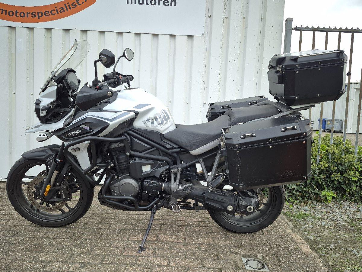 Triumph Tiger 1200SE Alpine uit 2020, dikke Allroad motor