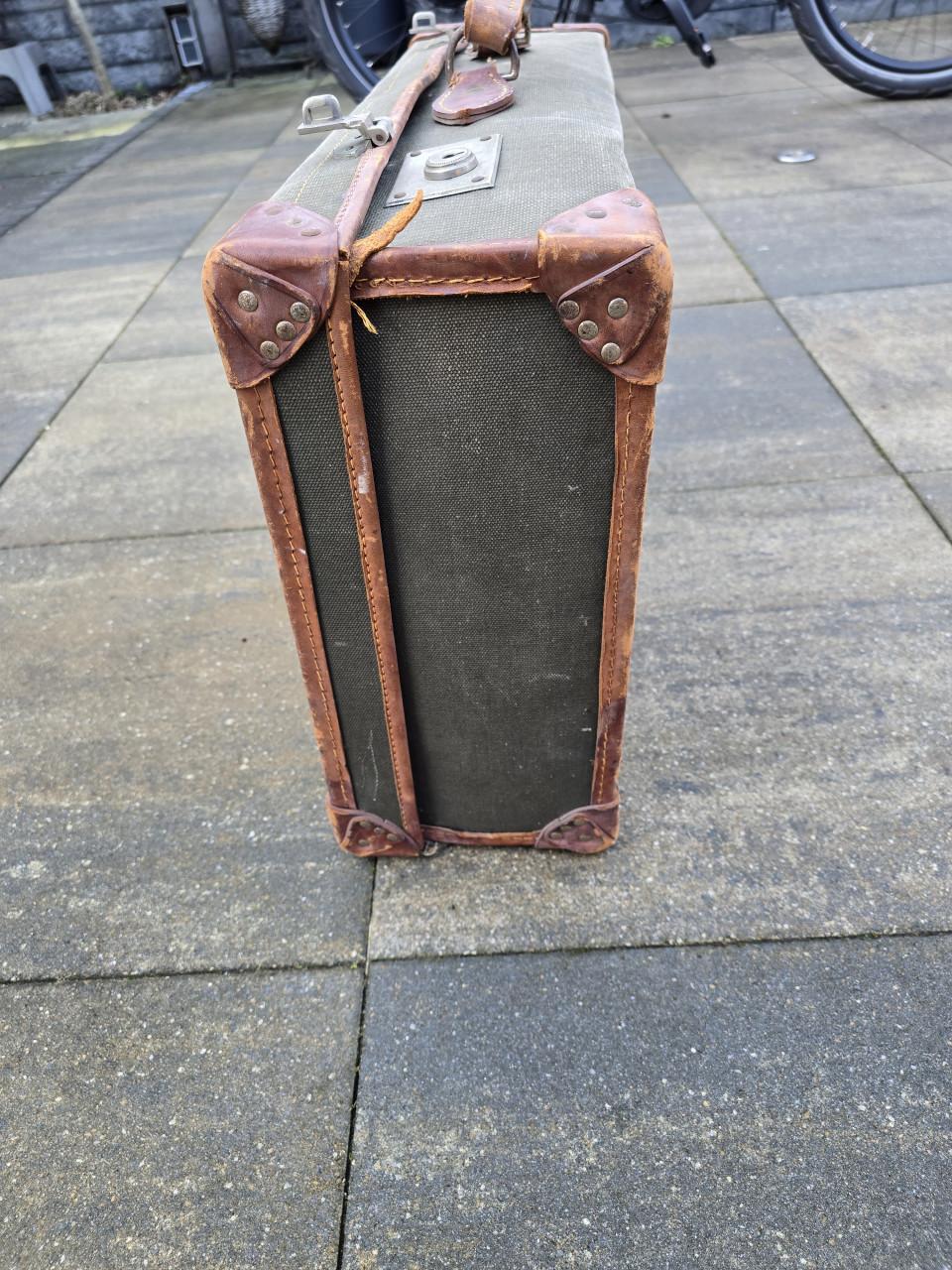 Oude  marine koffer