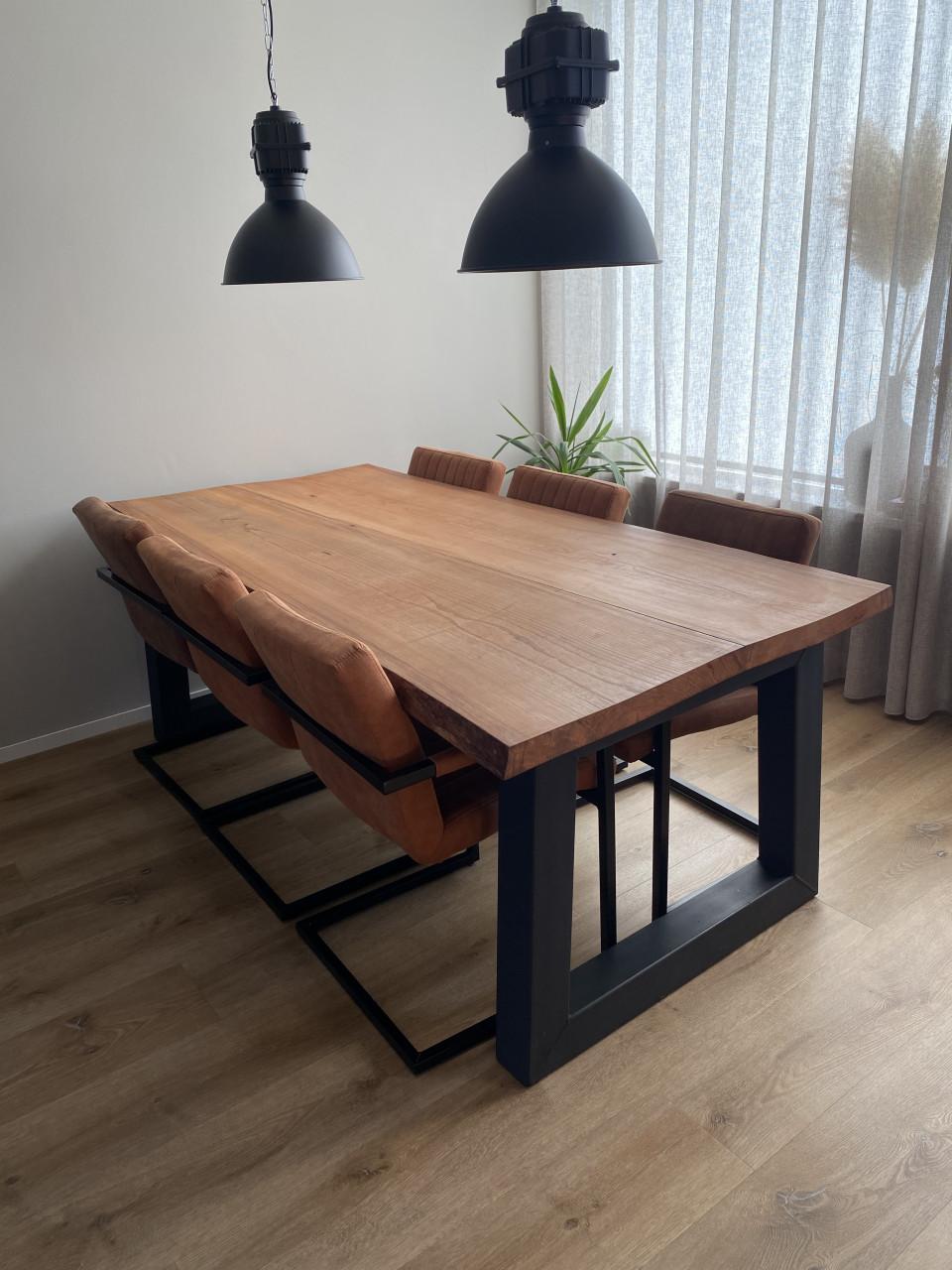 Eetkamertafel