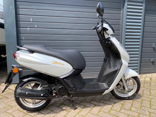 Peugeot kisbee brom mooiste kleur parelmoer wit met weinig km 899 euro