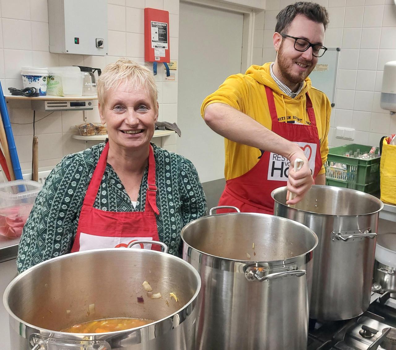 Resto VanHarte zoekt vrijwillig keukenpersoneel en gastvrouwen/heren