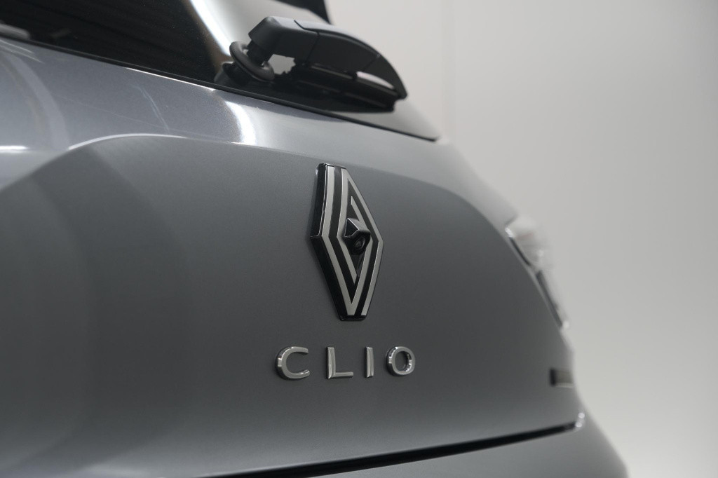 Renault Clio 1.6 e-tech full hybrid 145 techno | 360 camera | bose audio | 