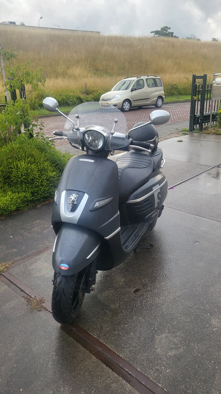 Zeer mooie Peugeot django scooter