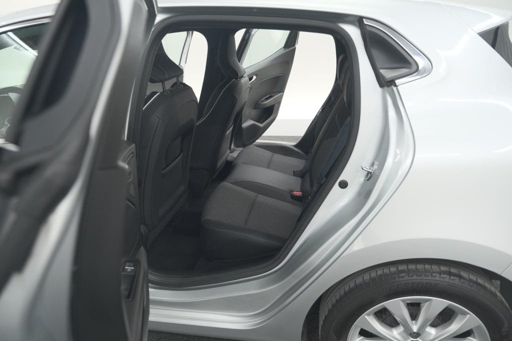 Renault Clio tce 100 intens | parkeersensoren | apple carplay | climate con