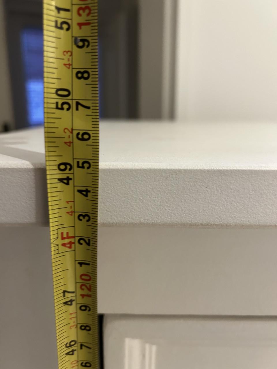 Meidenkast met leren grepen