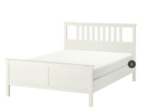 Wit bed met lattenbodems