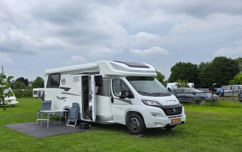 Luxe, jonge 4-persooncampers te huur!