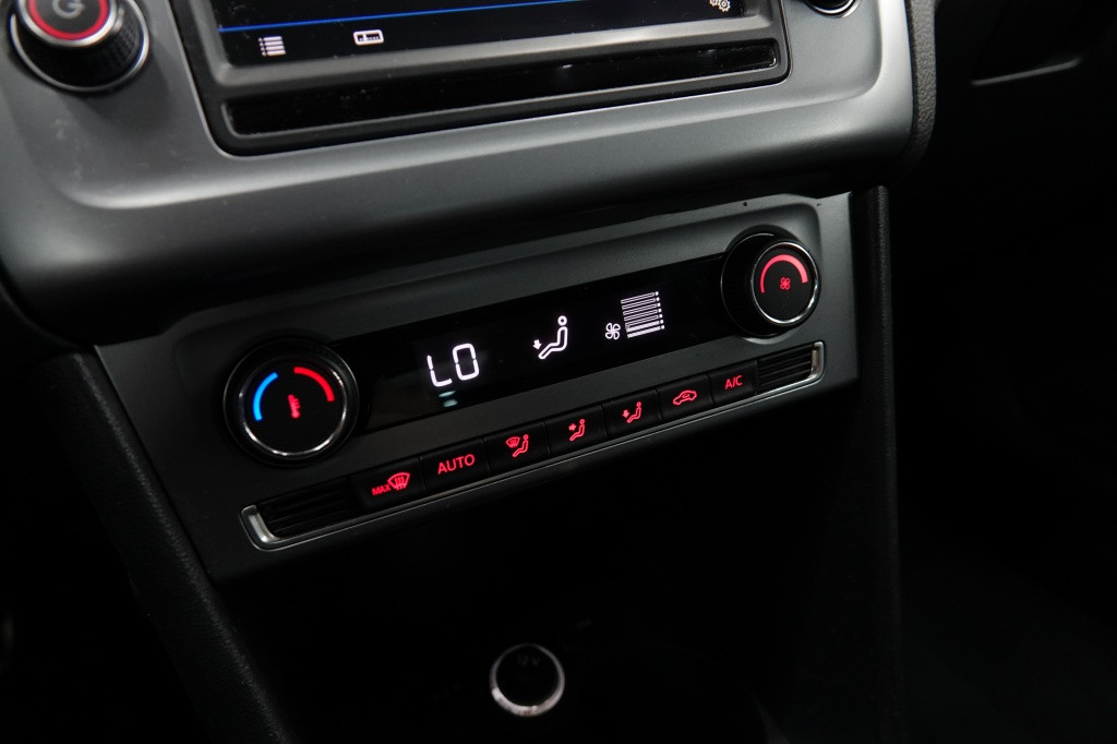 Volkswagen Polo 1.0 trendline | pdc | airco | navi | 17" |