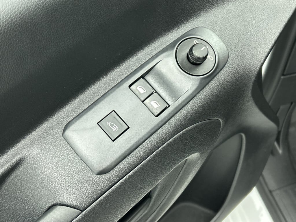 Citroen Berlingo bluehdi 100 pk club 3-zits | rijklaar achterklep met raam 