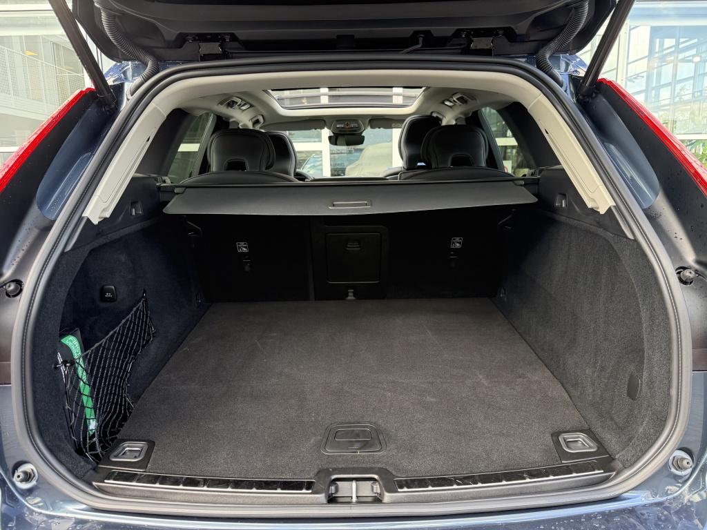 Volvo XC60 t6 398pk recharge ultra dark| panodak| adap.cruise| head-up| 360