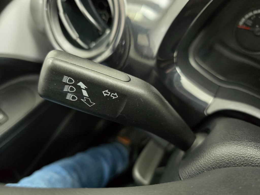 Volkswagen UP! occasion 1.0 move up! bluemotion met airco en navigatie | tw