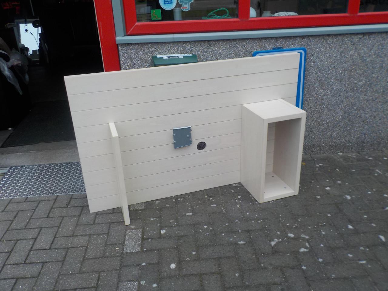 Boxspring met matras en mooie kwaliteit achterwand met bergruimte