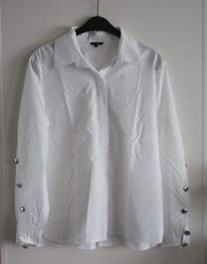 Witte dames blouse et knopen aan de mouwen  maat 42