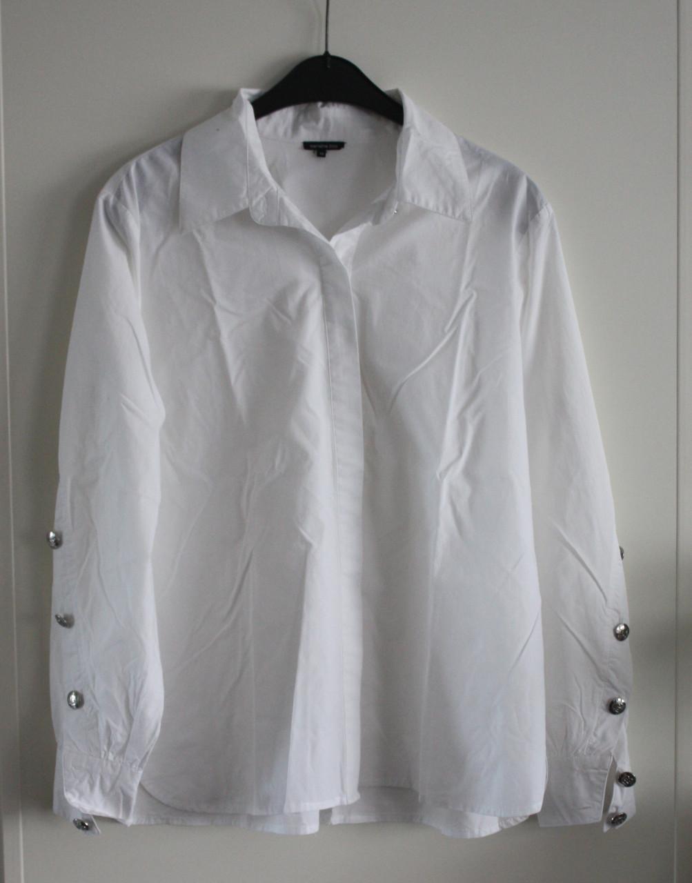 Witte dames blouse et knopen aan de mouwen  maat 42