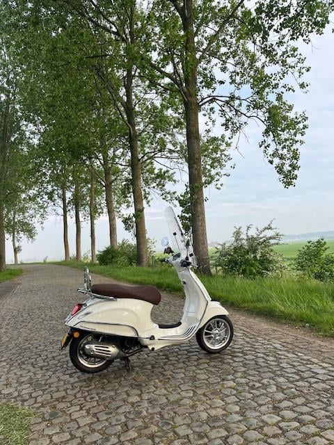 Mooie Vespa Primavera 45km Scooter
